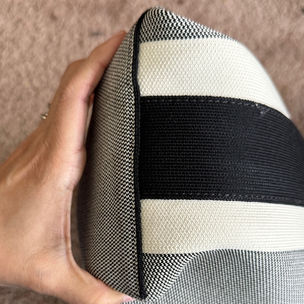 Stylish Gray and Black Tote Bucket Bag - Picture 9 of 10